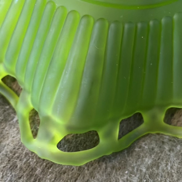 Westmoreland Green Satin Glass Open Work Wave Edge Pedestal Dish - Picture 5 of 6